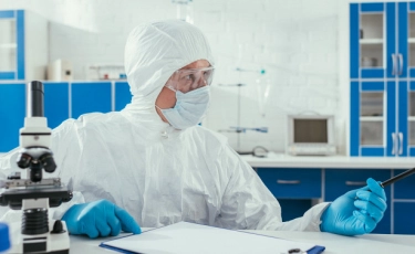 Российские ученые научились уничтожать COVID-19 за 40 секунд