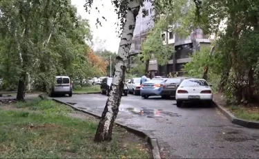 Полицейским запретили парковаться во дворах жилых домов в Усть-Каменогорске