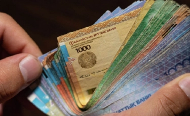 Только 14% медиков, переболевших COVID-19, получили по 2 млн тенге