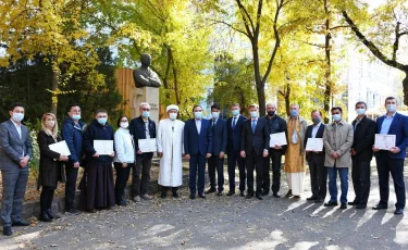 Алматы қаласы әкімінің орынбасары діни бірлестіктердің жетекшілеріне алғыс хаттар табыстады