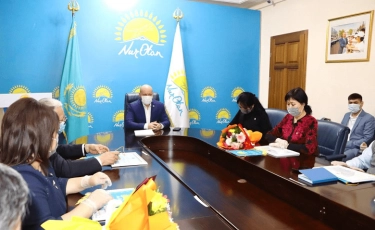 Ко Дню Первого Президента известные алматинцы вступили в партию «Nur Otan»