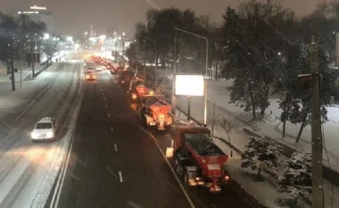 С улиц Алматы за ночь вывезено 230 кубометров снега