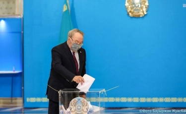 Нурсултан Назарбаев проголосовал на парламентских выборах