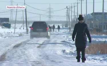 Елорданың іргесіндегі жарығы жоқ ауыл