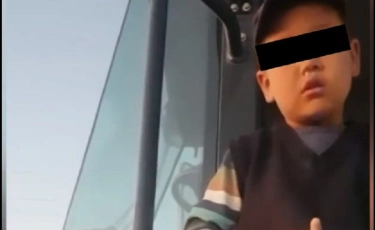 Маңғыстауда жүк тиегіш техниканы тізгіндеген екі баланы полиция тоқтатты