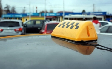 Нұр-Сұлтанда таксист жолаушы әйелді тонап кетті