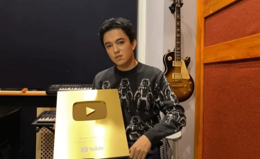 Димаш Кудайберген получил золотую кнопку YouTube