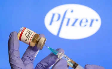 Жапонияда америкалық Pfizer вакцинасын егуге рұқсат берілді 