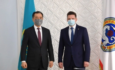 Б. Сагинтаев провел рабочую встречу с председателем правления Евразийского банка развития Н. Подгузовым