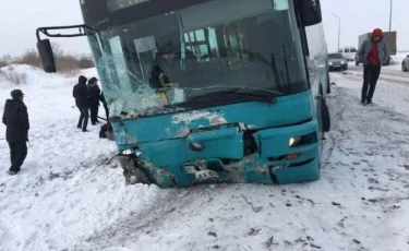 Қарағандыда жеңіл автокөлік пен қоғамдық көлік соғысып, салдарынан бір адам қаза тапты