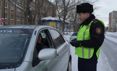 Звонок Жумабеку не помог: полицейского из Туркестанской области освободили от должности