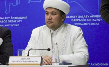 Вакцина оразаны бұзбайды – Еркінбек Шоқай Алматы мұсылмандарын екпе алуға шақырды
