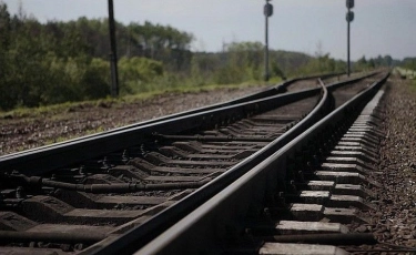 Қытайда жолаушылар пойызы 9 адамды қағып кетті