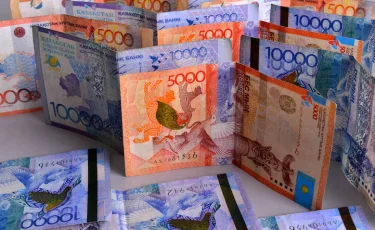 Правила обращения старых банкнот изменятся в Казахстане с 12 июня