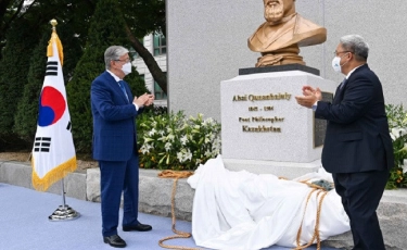 Бюст Абая торжественно открыли в Сеуле