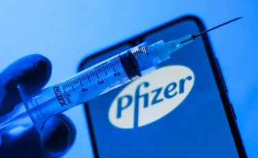 Вакцинация лиц с 16 лет: препарат Pfizer получил полное одобрение в США