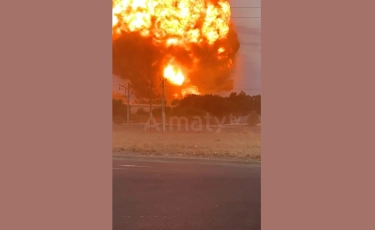 Взрывы близ Тараза - видео очевидцев 