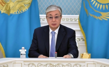 Касым-Жомарт Токаев поздравил казахстанцев с Днем Конституции