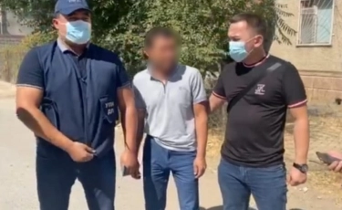 Сайрамдық тұрғын есірткі сатып тұрған жерінен ұсталды