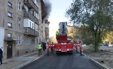 Пожар в Талдыкоргане: троих детей спасли из горящего дома 