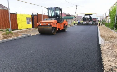 Алматының тоғыз шағынауданында 341 көшенің жолы күрделі жөнделеді 