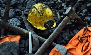 Выброс угля и газа произошел на шахте в Карагандинской области