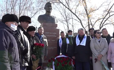 Алматыда ғалым Сұлтанбек Қожанұлының бюсті ашылды 