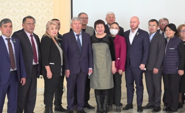 Желтоқсан оқиғасына 35 жыл: Алматыда қоғамдық кеңес өкілдері желтоқсаншылармен кездесті