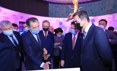 Б. Темірболат: «Тәуелсіздік күні қарсаңында азаттықтың алтын бесігі – Алматыға арналған көрменің мәні зор»