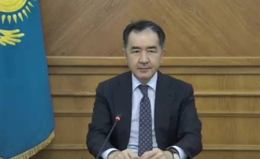 Б. Сагинтаев призвал алматинцев не пренебрегать вакцинацией на фоне улучшения эпидситуации