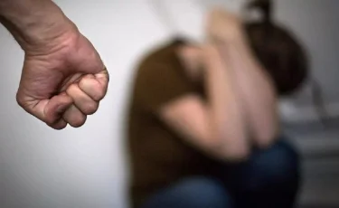 Күйеуі ұрып-соққан: Өскеменде көпбалалы ана үйінен қашып кетті  