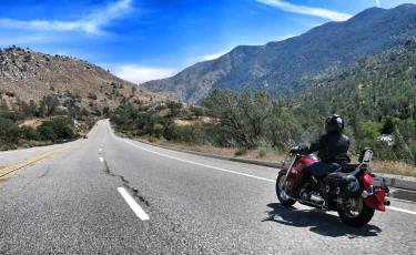 Слепой мотоциклист получил водительские права в Австралии