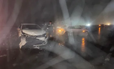 Большегрузы перевернулись на трассе в Жамбылской области  