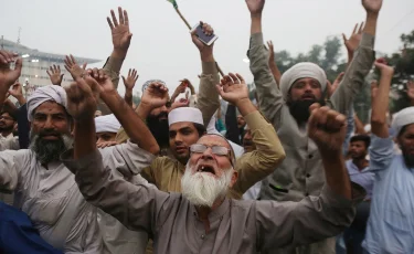 Самосуд: в Пакистане сожгли директора завода за богохульство