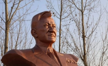 Арыс қаласында Дінмұхамед Қонаевтың бюсті ашылды  