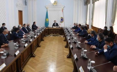 Б. Сағынтаев Тәуелсіздік күні қарсаңында жазушылар қауымдастығымен кездесті
