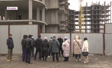 Атырауда баспанасыз қалған жүзден астам үлескер наразылық білдірді