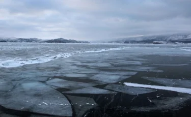 Атырау тұрғыны мұз астына түсіп кеткен досын аман алып қалды