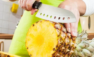 Ананасы на десерт: чем они опасны - диетолог