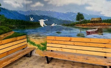 Народное творчество: художник их Мангистау расписал автобусную остановку