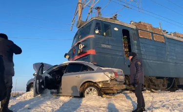 Пойыз бен көлік соқтығысты: зардап шеккендер бар  