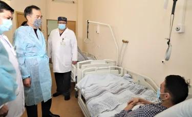 Б. Сагинтаев навестил пострадавших во время терактов