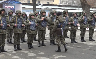 Алматыда содырлардың сойқанына қарсы тұрған сарбаздар антқа адал болғанын айтады