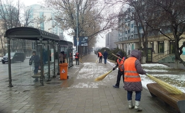 Алматы көшелерін қардан тазартуға 1410 жұмысшы жұмылдырылды