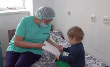 Несколько месяцев лежал в больнице: нашлась бабушка двухлетнего ребенка 