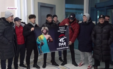 Жеңісін қаза болғандардың отбасына арнады: Шавкат Рахмонов Алматыға оралды 