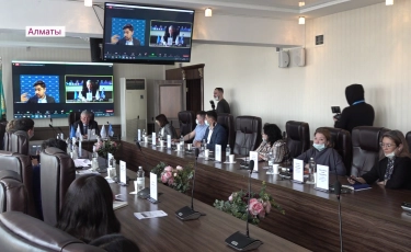 Алматыда экономистер мен кәсіпкерлер экономикалық мәселелерді талқылады