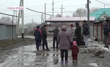 Алматы іргесіндегі ауыл тұрғындары 30 жылдан бері батпаққа батып жүр