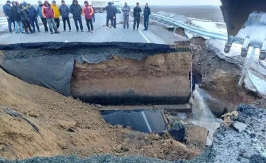 Ақтөбе облысында тасыған су республикалық маңызы бар жолды шайып кетті