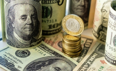 За сколько продают доллары в обменниках Алматы 10 мая